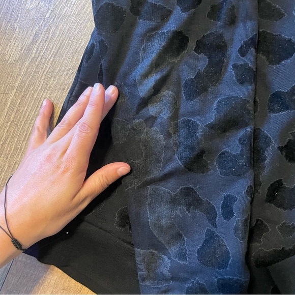 Etre Cecile Black On Black Velour Gothic Leopard Print Crewneck BB - Picture 4 of 4